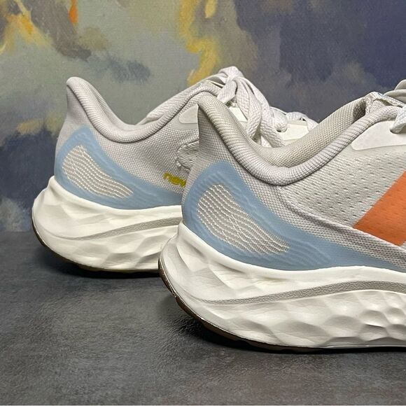 New Balance Arishi V4 Women's White Running Shoes Size 7.5B - Picture 10 of 16